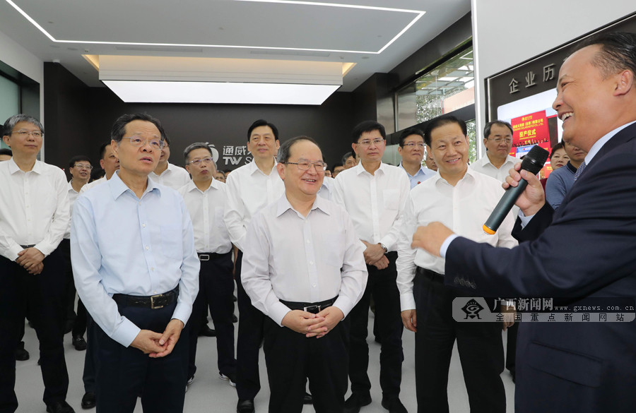 鹿心社陈武率广西党政代表团赴四川学习考察