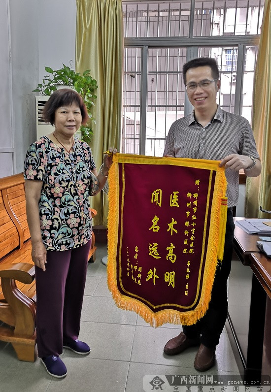 六旬老人饱受眼疾折磨 遇“贵人”十分钟解决难题