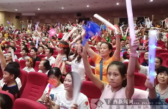 防城港“加油,工友!”五一晚会激情上演