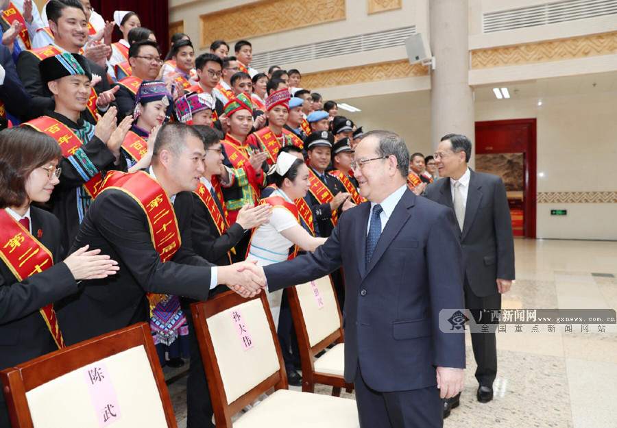 广西纪念五四运动100周年大会在广西人民会堂举行