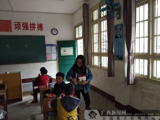广西五建五分公司开展“伸援手献爱心”助学活动