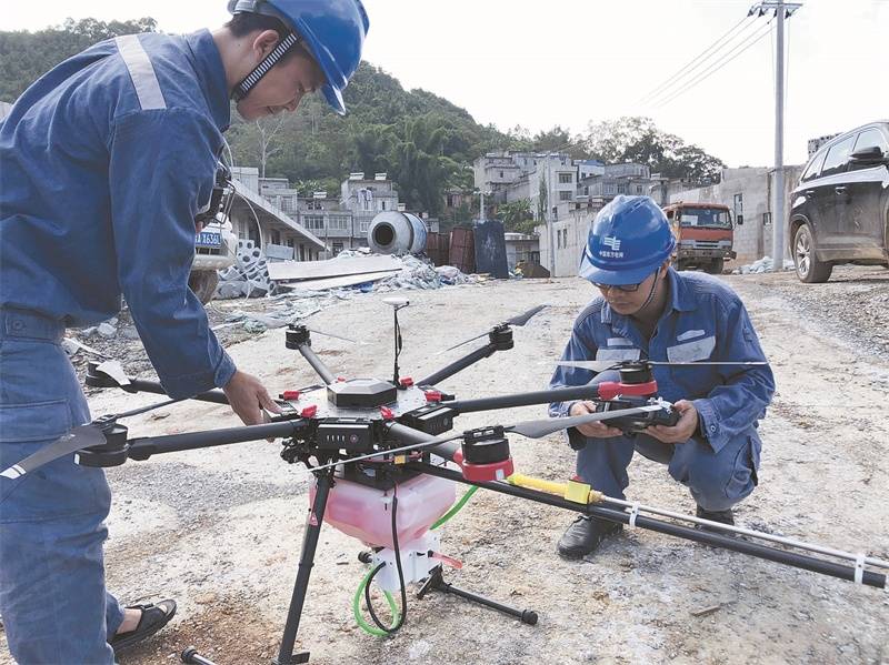 13个新职业发布 无人机驾驶员薪酬可观成"香饽饽"