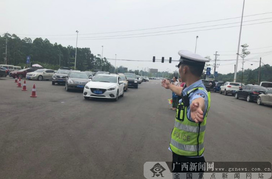 “五一”小长假 防城港交警全警参战应对"井喷"