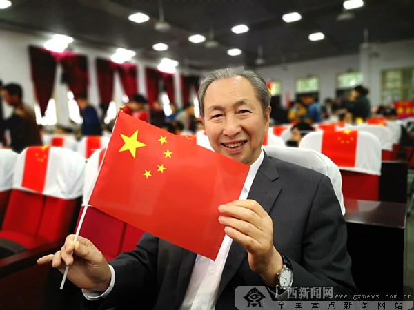 蒋开儒回故乡青春演唱会在兴安演出（组图）