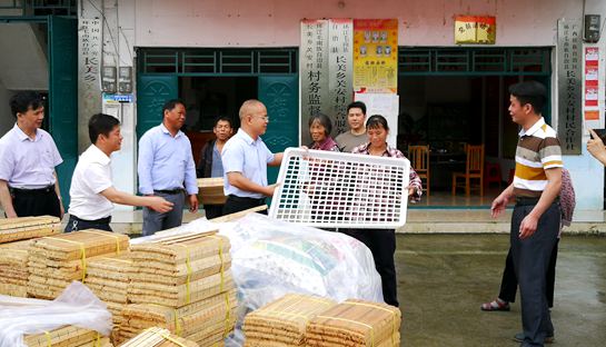 环江:县委书记肯定气象局扶贫工作-广西新闻网