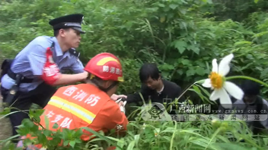 广西两名游客拍松鼠迷路 被困中越边境山林中一夜