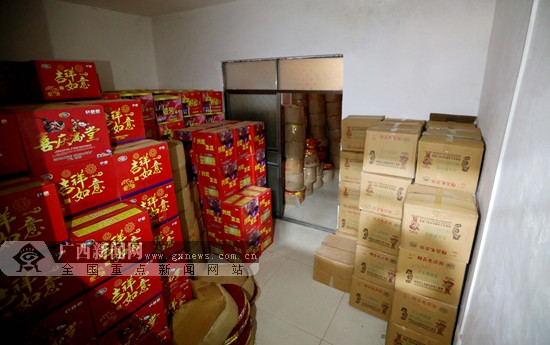 柳州市融安县查处一处非法储存烟花爆竹仓库(图)