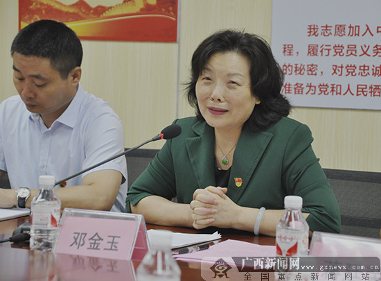 自治区直属机关党员为社区群众提供订单式服务