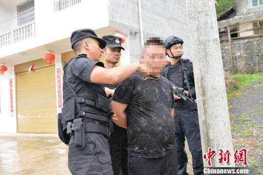 收取保护费……记者24日从重庆市公安局获悉,这个"村霸"类恶势力犯罪