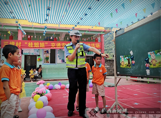 河池:“桂姐姐”交通安全教育走进幼儿园
