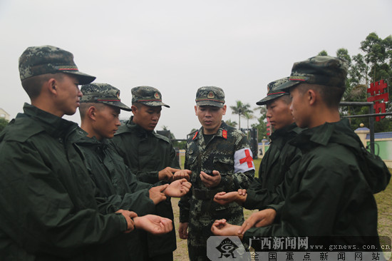 直击武警钦州支队“热习服”训练（组图）