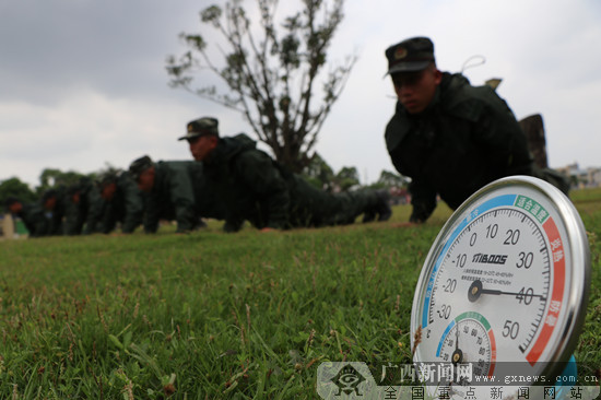 直击武警钦州支队“热习服”训练（组图）