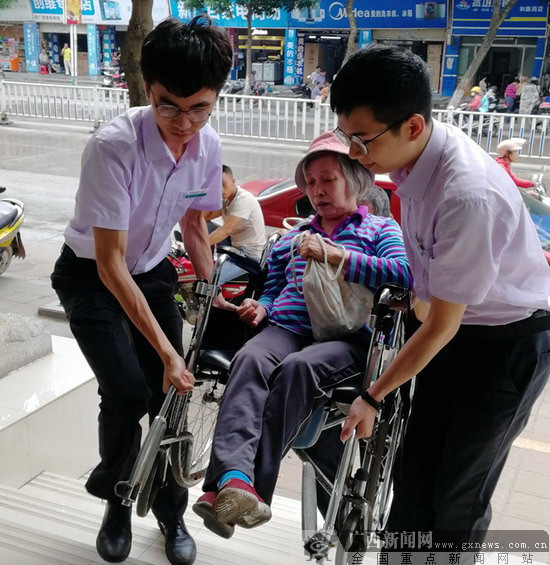 农行苍梧县支行：暖心服务 客户点赞
