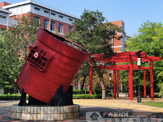 "钢铁火"精神在传承 校园"熔炉"文化润物无声