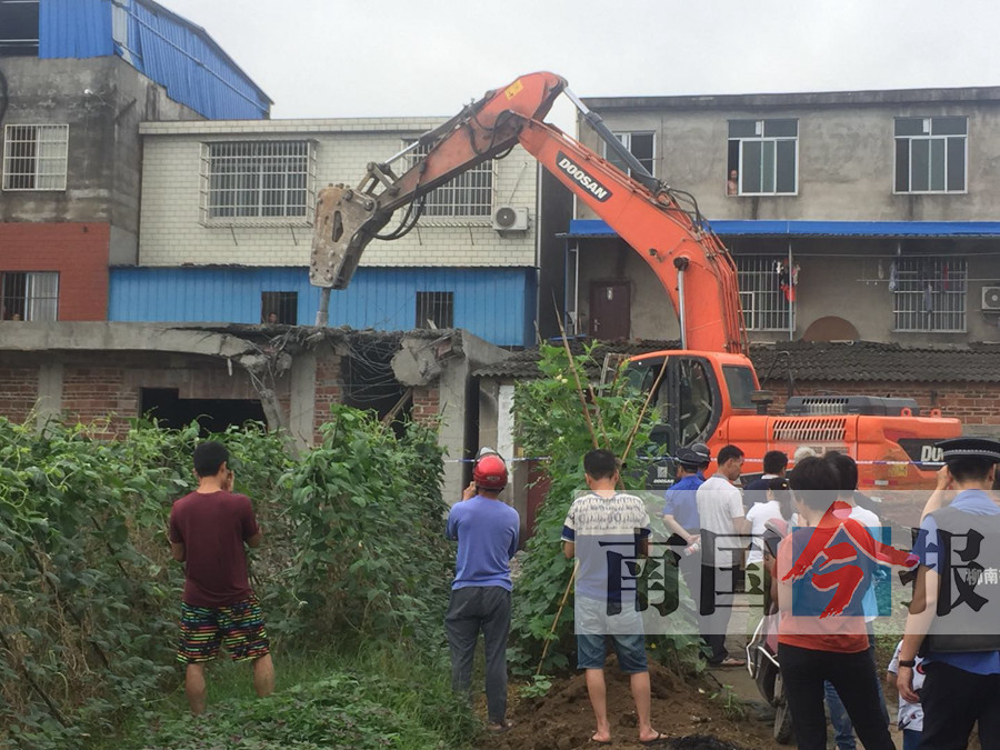 责令停工不理会继续建 柳州这些违建房屋都被拆了