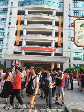 玉林全市57648人参加高考 考点路段实行交通管制