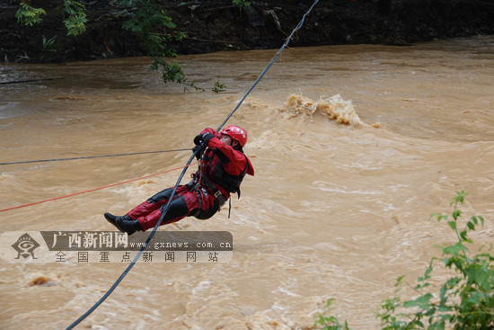 全州：救援队伍用行动搭起跨越洪流的“生命线”