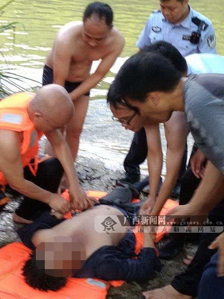 环江驯乐:党员军人冲锋在前 合力勇救落水者