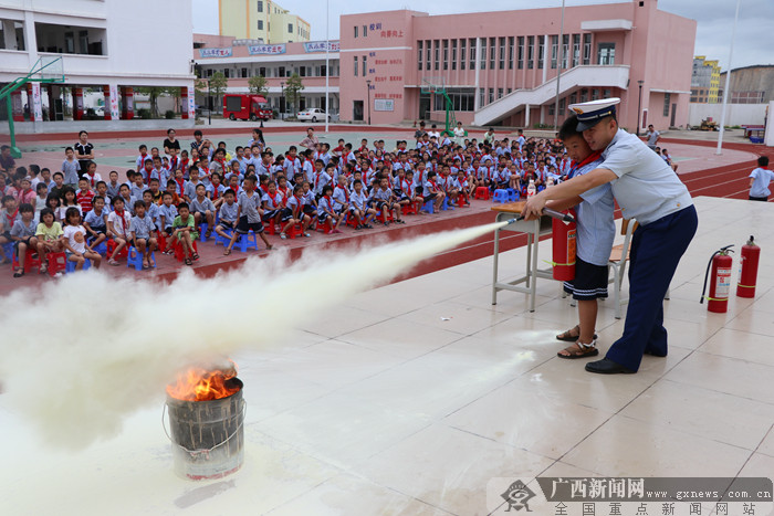 防城港:消防宣传进学校开展“常态化”课程式教学