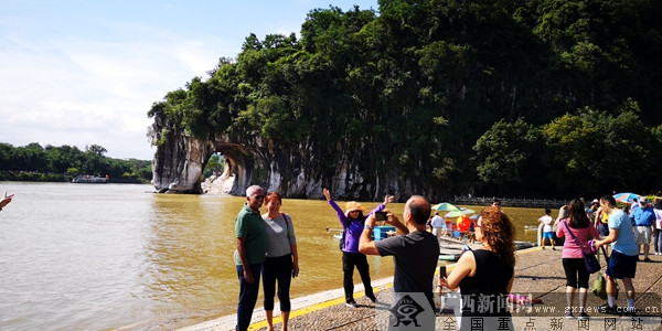 漓江洪水下降 桂林市象鼻山景区又恢复往日魅力