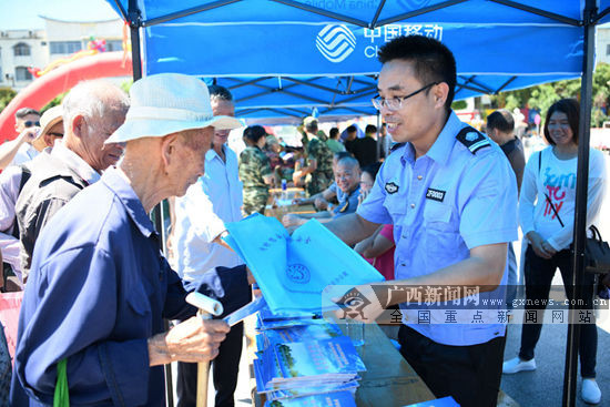 罗城启动“安全生产月”宣传活动