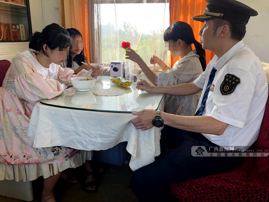 南宁3名少女组队离家出走 获列车长热心帮助(图)