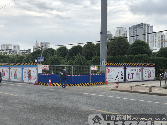 南宁整治围挡乱象 疏堵道路保畅通（图）