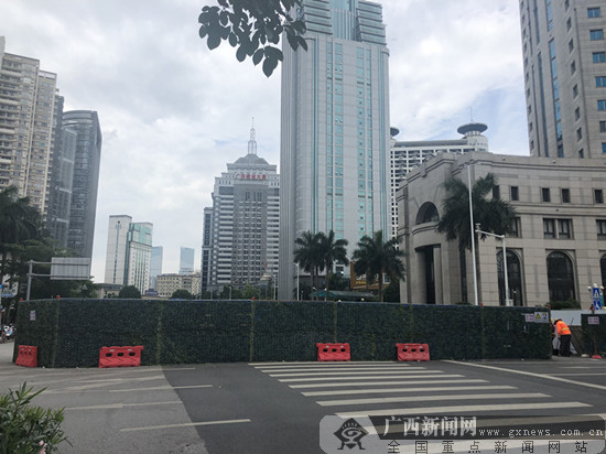 南宁整治围挡乱象 疏堵道路保畅通（图）