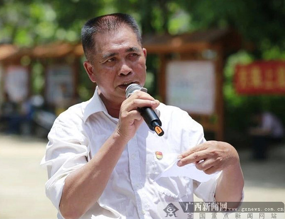 上思进村开禁毒新闻发布会 县长答农村党员提问