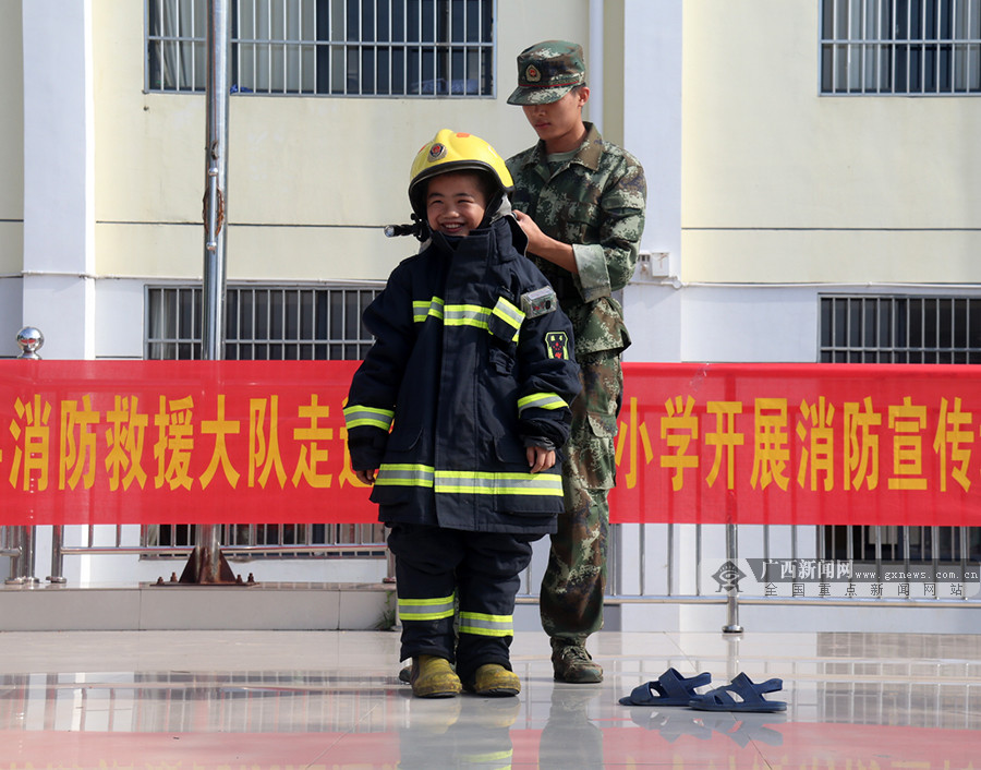 宁明:消防宣传进校园 送上暑期安全“大礼包”