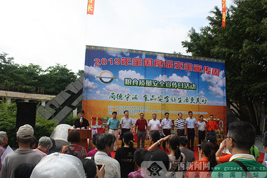 食品安全宣传周：公众走进检验室探询“粮食”学问