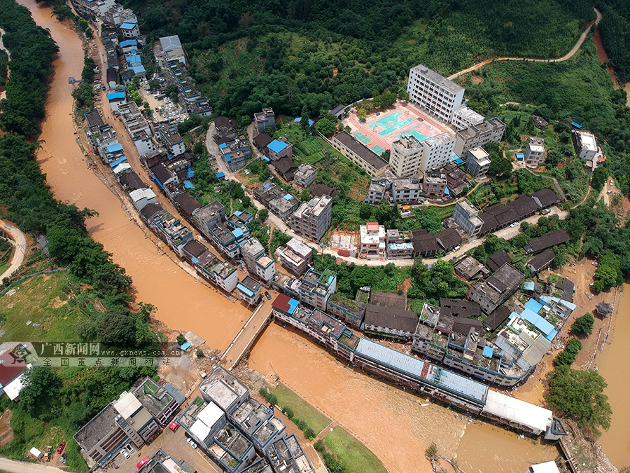 6月26日凌晨2时30分至6时,梧州市苍梧县六堡镇突降暴雨,六堡镇塘平村