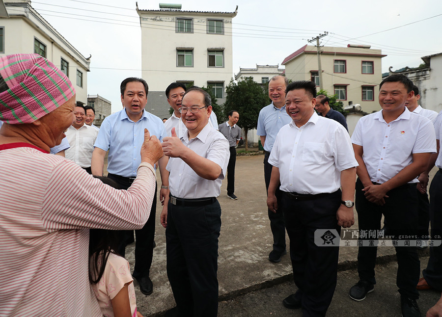 自治区党委书记,自治区人大常委会主任鹿心社深入贺州市富川瑶族自治