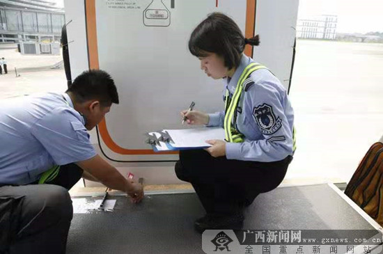 桂林两江国际机场举办廊桥技能比武（图）