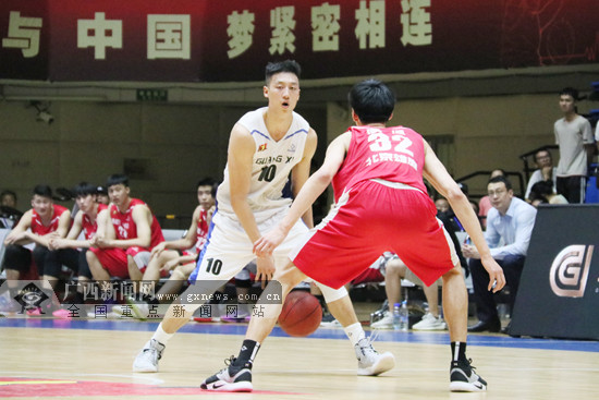 主场132-108胜北京雄鹿 广西威壮夺NBL常规赛冠军