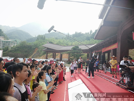 儿童公益电影《长翅膀的红舞鞋》在平南北帝山开机