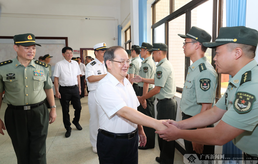 鹿心社陳武走訪慰問駐桂部隊