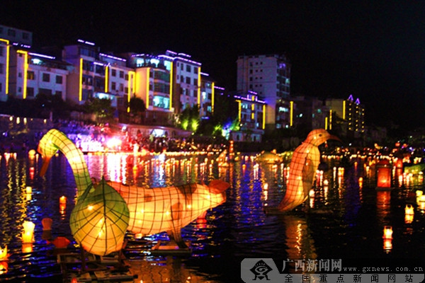 万盏河灯祈福中华 资源河灯歌节吸引八方游客(图)