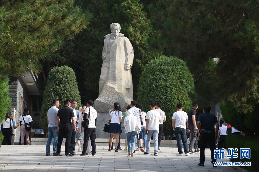 答案,在无数革命先烈的故事中—— 出生于陕北农村的刘志丹自幼目睹