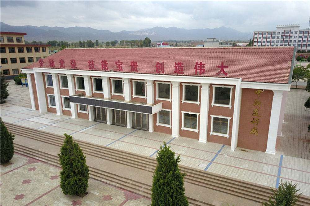 这是张掖市山丹培黎学校中新友好厅(8月21日无人机拍摄).