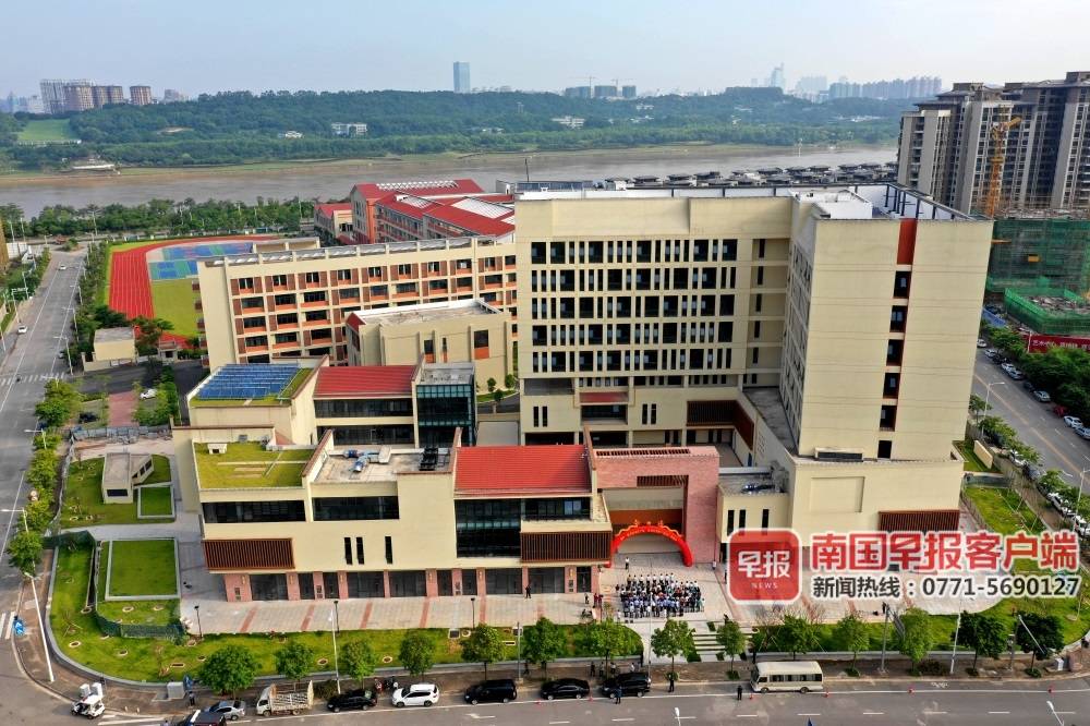 南宁市一批建设项目开(竣)工 打造"漂浮"城市广场