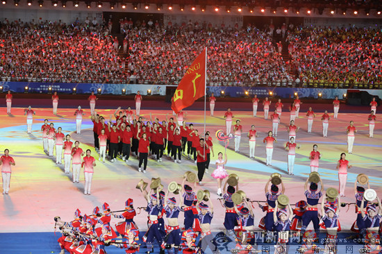 第十一届全国少数民族传统体育运动会开幕式在郑州举行