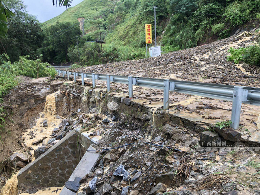 百色隆林多路段水毁塌方 公路人