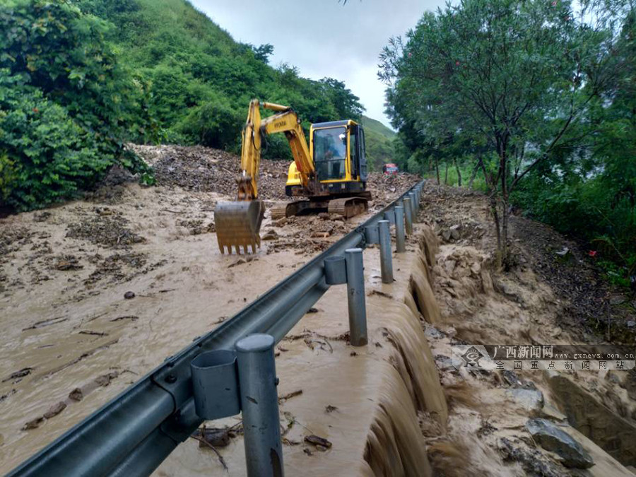 百色隆林多路段水毁塌方 公路人