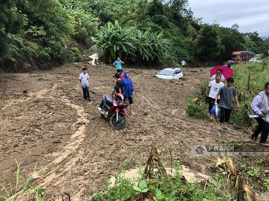 百色隆林多路段水毁塌方 公路人