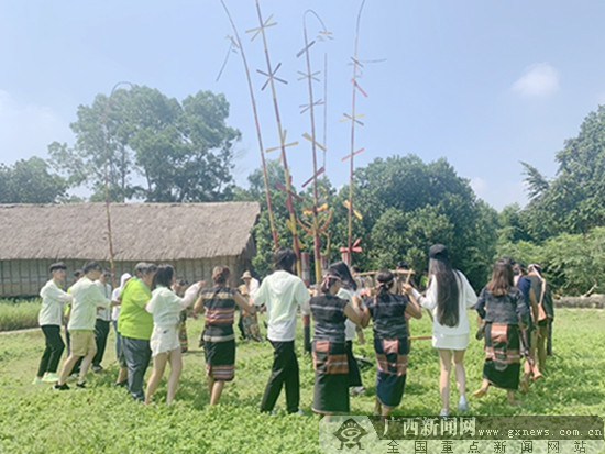 首场场地赛在越南顺利落幕 车手传递友谊话佳节