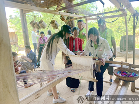 首场场地赛在越南顺利落幕 车手传递友谊话佳节