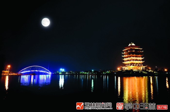 记者在玉林园博园拍摄的中秋月夜(二次曝光.9月13日正值中秋佳节.