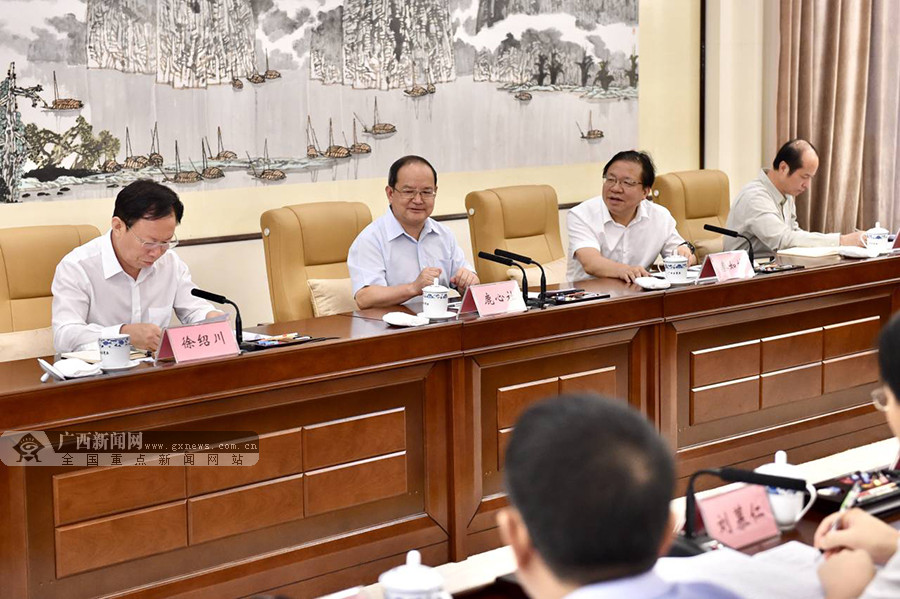 自治区党委召开发展壮大民营经济专题协商座谈会