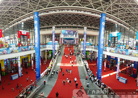 英语Vlog探馆②丨走进“一带一路”客商“朋友圈”